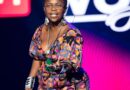 U Zolani Mahola uvula isfuba ngokutjhiya i-Freshly Ground