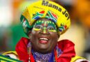 UMama Joy ukhulumisa abantu ngesenzo sakhe endleleni eya eStellenbosch